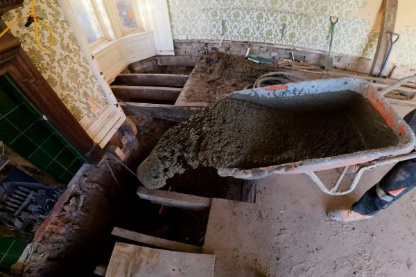 EP ASSEMBLE.05_13_00_09.Still037